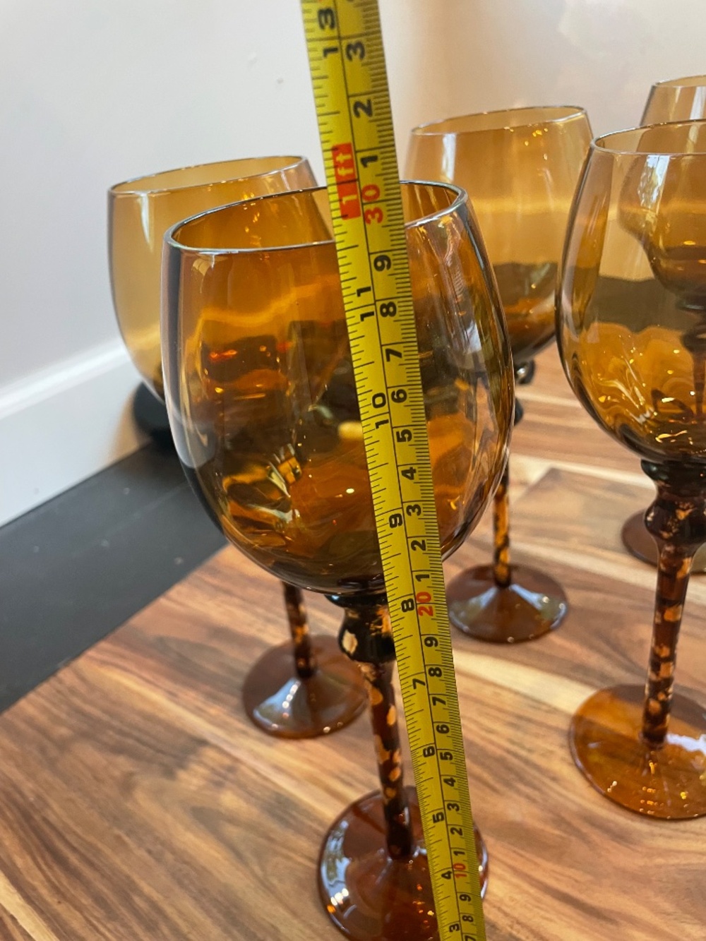 6 Beautiful, Amber colored Wine Glasses - Picture 4 of 8